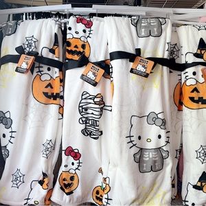 Viral hello kitty blanket I have 4 100 each
